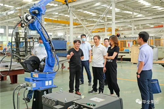 華全集團引進了世界四大機器人品牌之一的日本安川工業(yè)焊接機器人