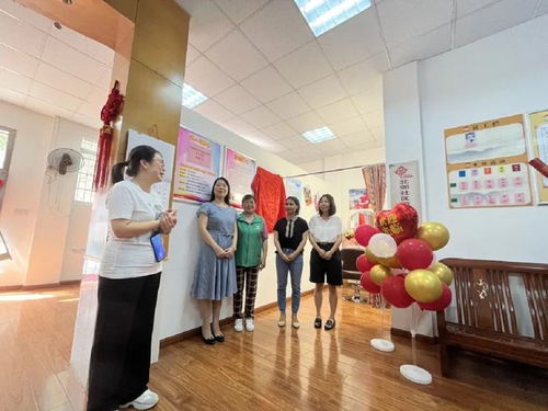 一把銀剪傳溫情 理發(fā)奶奶十年如一日，為上萬(wàn)人次義務(wù)理發(fā)